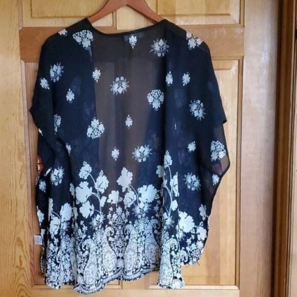 Love Tree Beautiful Black Colorful Sheer Floral Sz S (XL?) Shawl - Picture 9 of 12